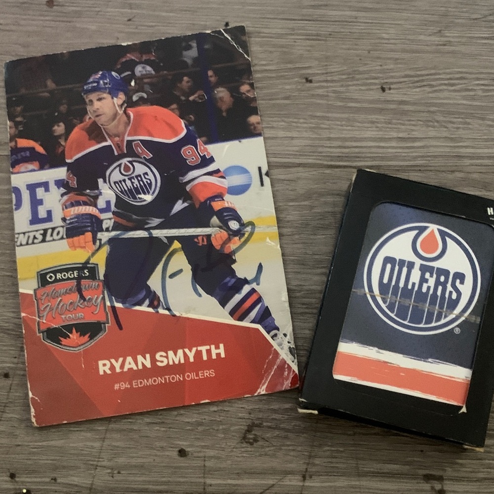 Edmonton Oilers Playing Cards and Autographed Ryan Smyth Card, with travel mug